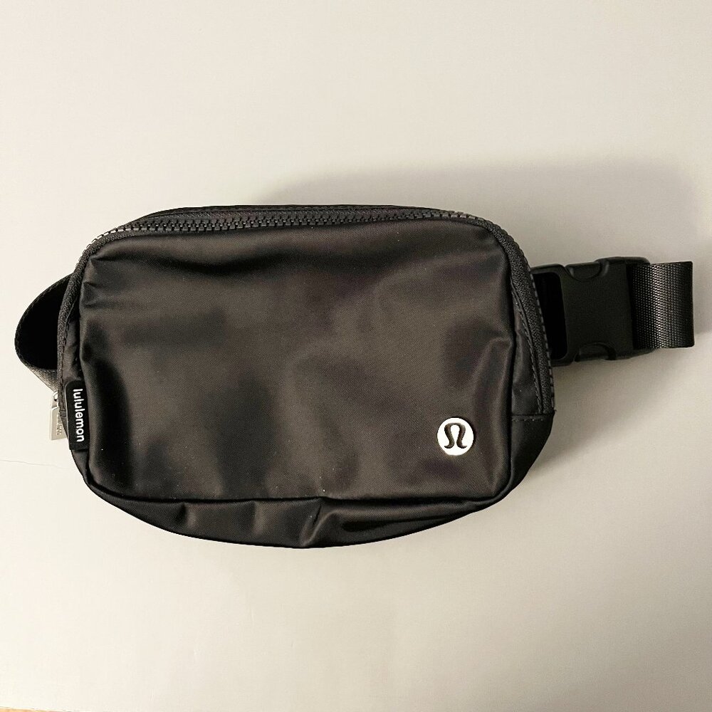 NWT Lululemon everywhere belt bag